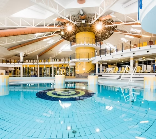 Sárvári Gyógy- és Wellnessfürdő - Gyógyvizes medencék, élménymedencék, csúszdapark és szaunavilág várja a pihenni és gyógyulni vágyóka...